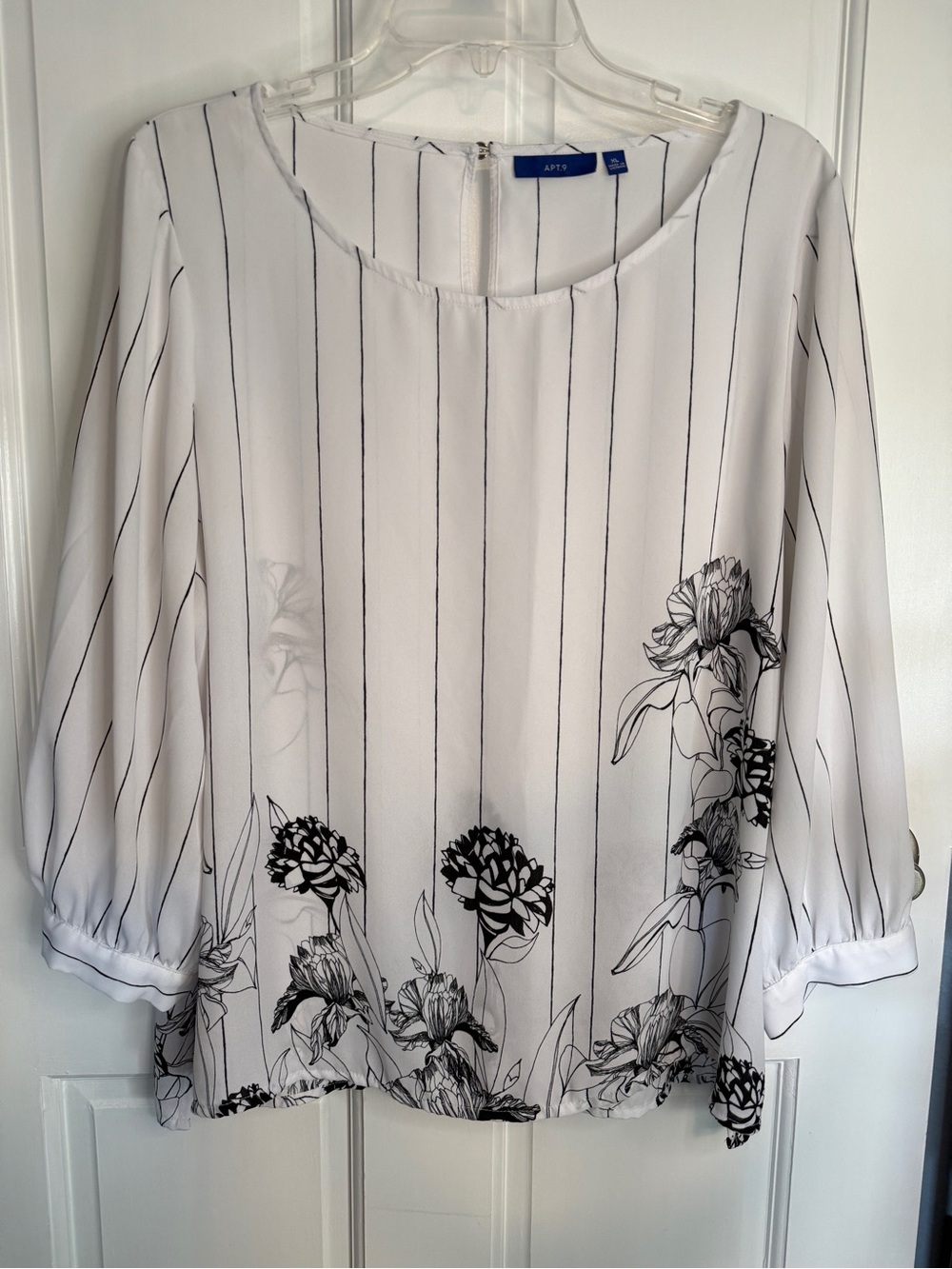 Apt. 9 White Black Striped Floral Scoop Neck Blouse